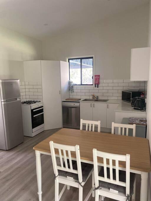 Rural Self Contained 3 Bedroom On Acreage, Landsborough