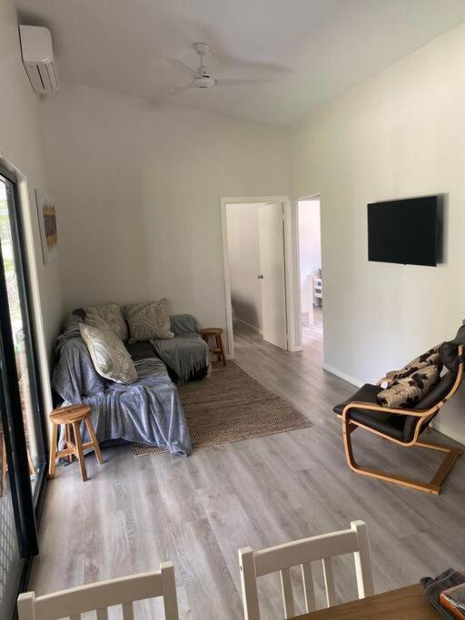 Rural Self Contained 3 Bedroom On Acreage, Holiday home *